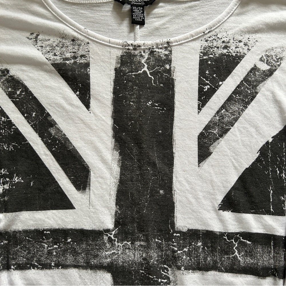 Y2K Grunge White and Grey British Flag Graphic Distressed Top - Picture 4 of 5